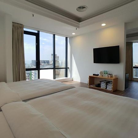 First Plaza Hotel Taichung Exterior foto