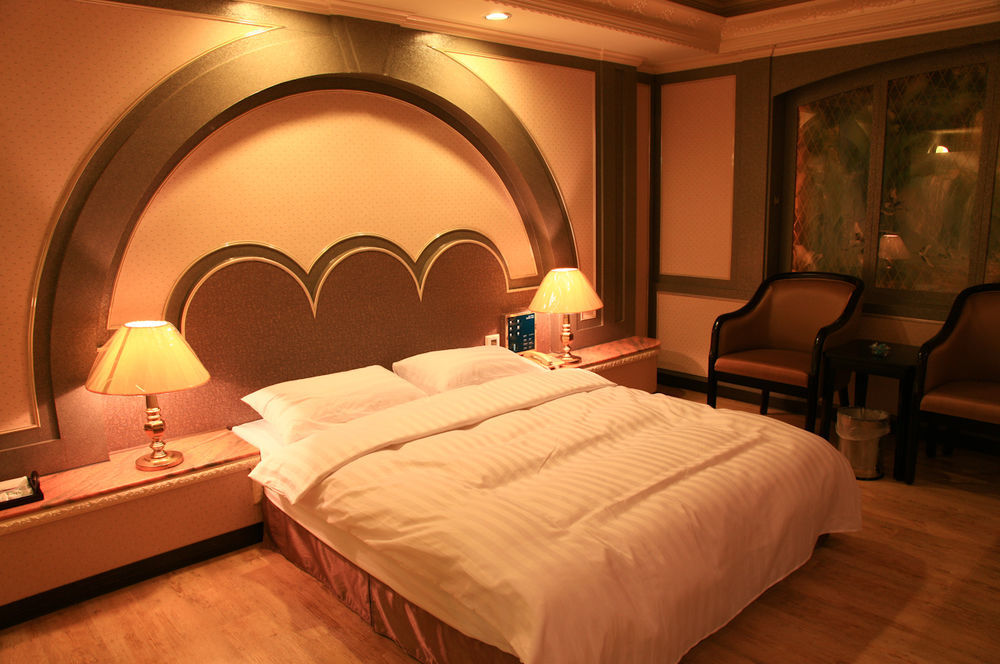 First Plaza Hotel Taichung Exterior foto