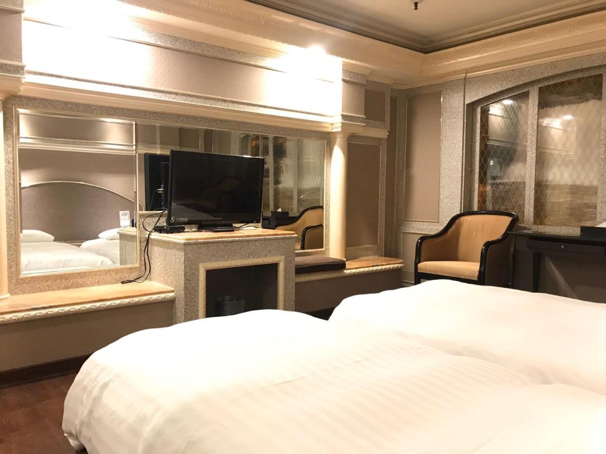 First Plaza Hotel Taichung Exterior foto